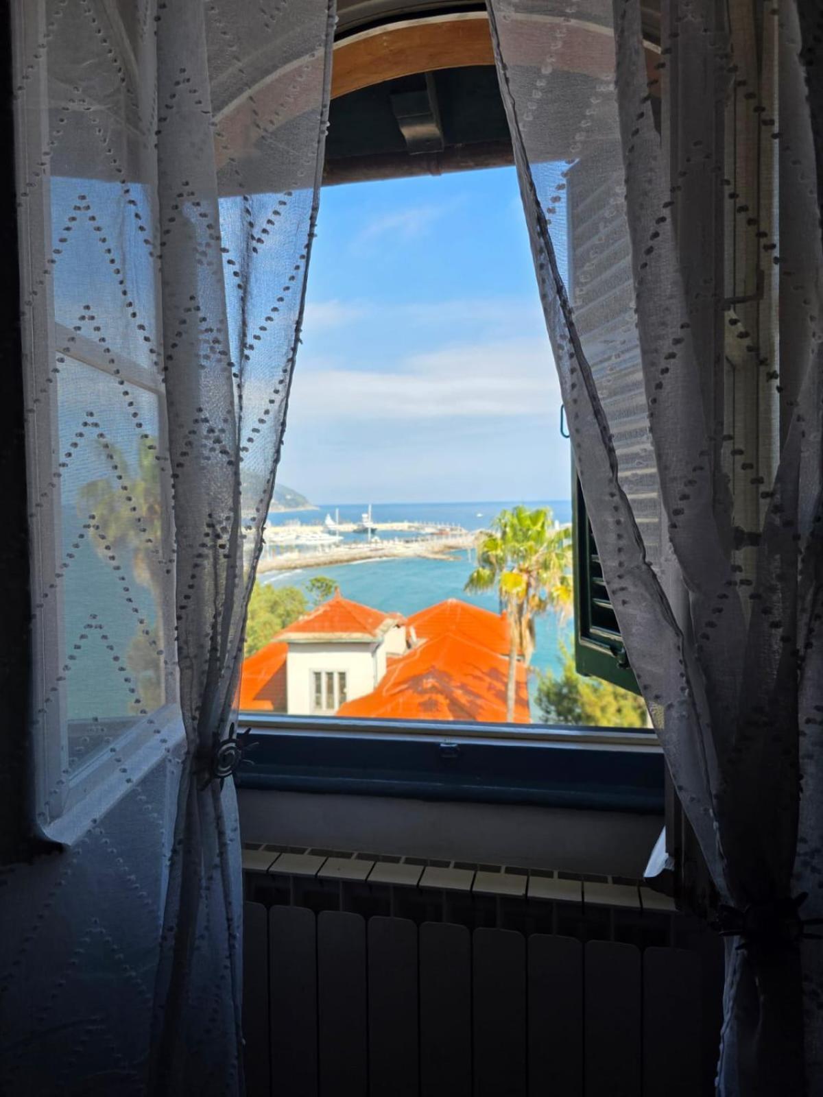 The Shell - New Interior Look But Same Old Charme 200Mt From The Sea With Garden And Parking Nearby Apartment Imperia Exterior photo